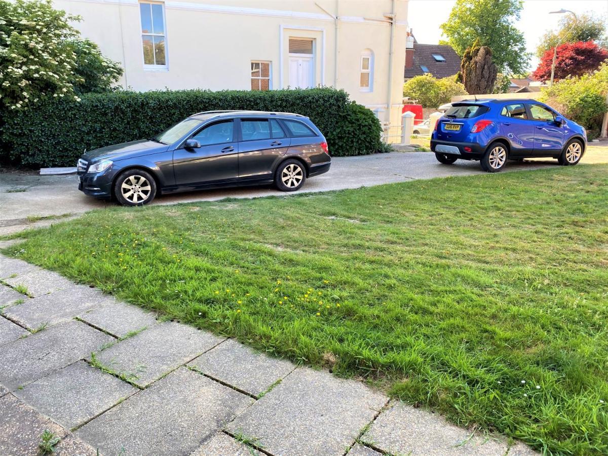 Apartamento Luxury Suntrap In Private Complex St Leonards Hastings Exterior foto