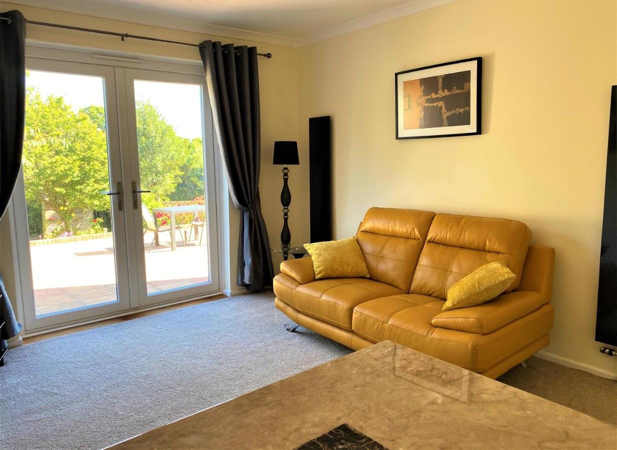 Apartamento Luxury Suntrap In Private Complex St Leonards Hastings Exterior foto